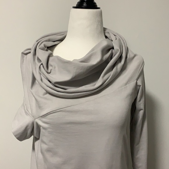 D-ROSS Asymmetric Cowl Neck Balloon Hem Top - Picture 5 of 10